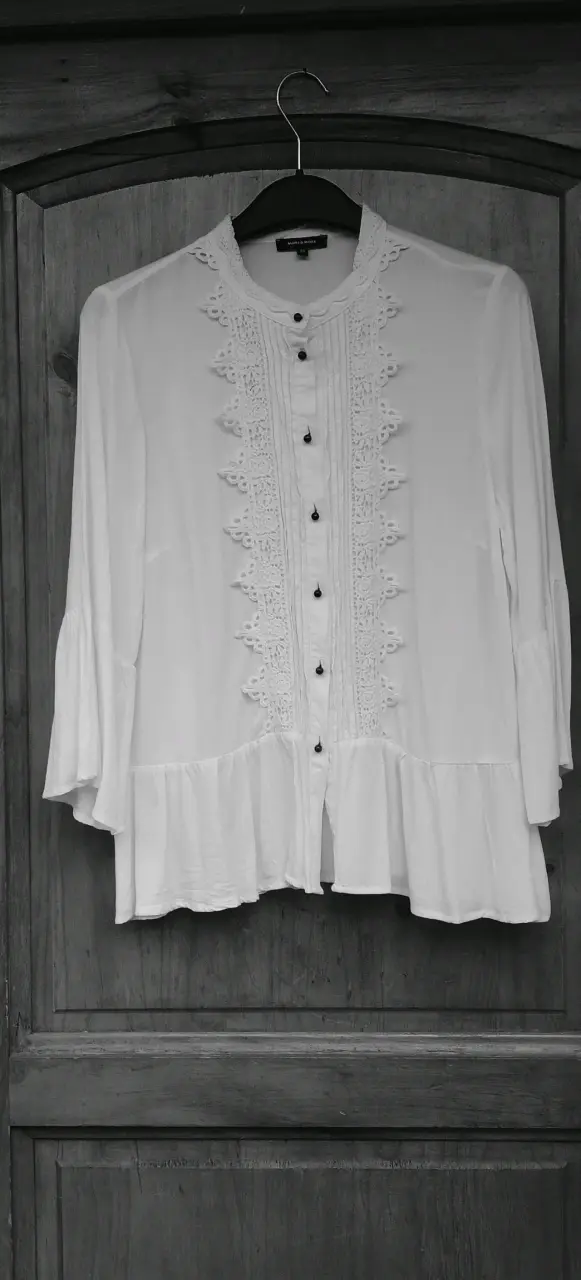 Blusa blanca con encaje - 3