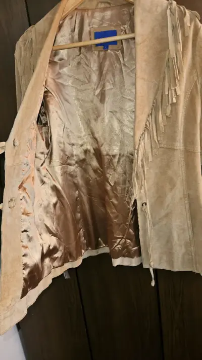 Chaqueta de gamuza con flecos beige - miniatura 2
