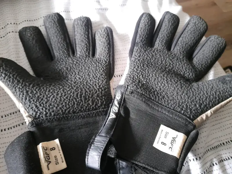 Guantes de arquero usados - 2