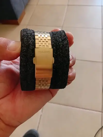 Reloj digital dorado Casio vitage - miniatura 2