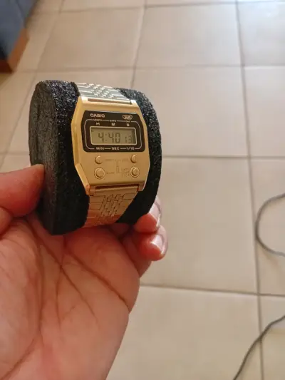 Reloj digital dorado Casio vitage - miniatura 4