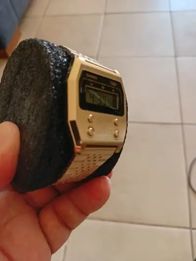 Reloj digital dorado Casio vitage - miniatura 5