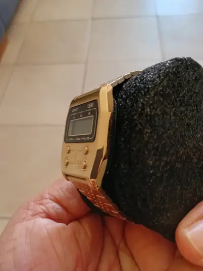 Reloj digital dorado Casio vitage - miniatura 6