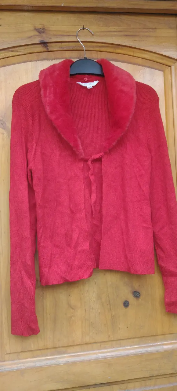 Cardigan rojo con cuello de felpa - 1