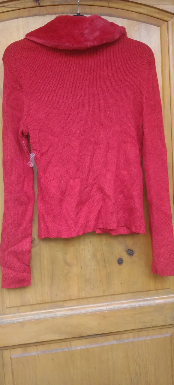 Cardigan rojo con cuello de felpa - 3