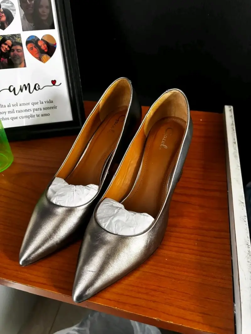 Zapatos metalizados de tacón alto - 1