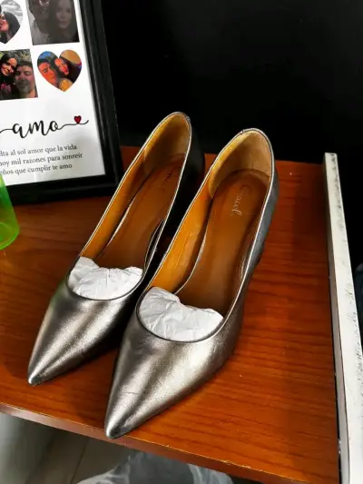 Zapatos metalizados de tacón alto - miniatura 1