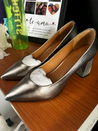 Zapatos metalizados de tacón alto - miniatura 3
