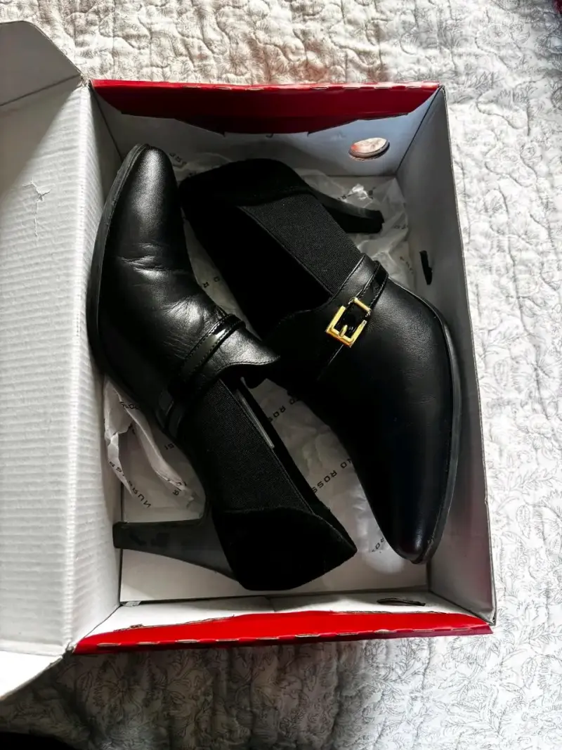 Botines negros con hebilla - 1