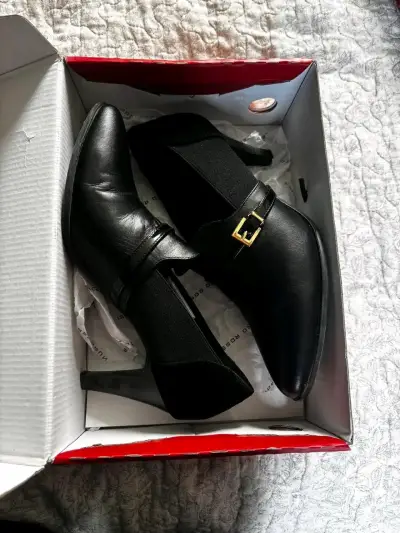 Botines negros con hebilla - miniatura 1