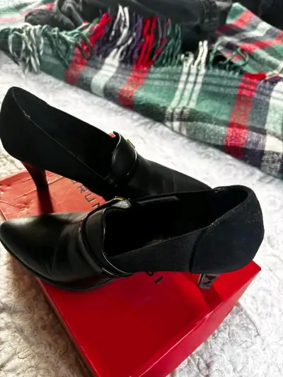 Botines negros con hebilla - miniatura 2