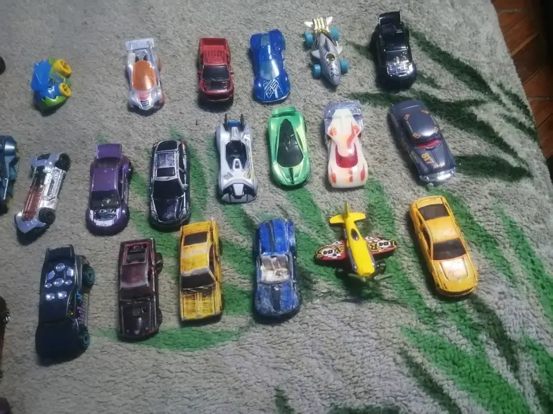 Set de autos de hotweels variados - 3