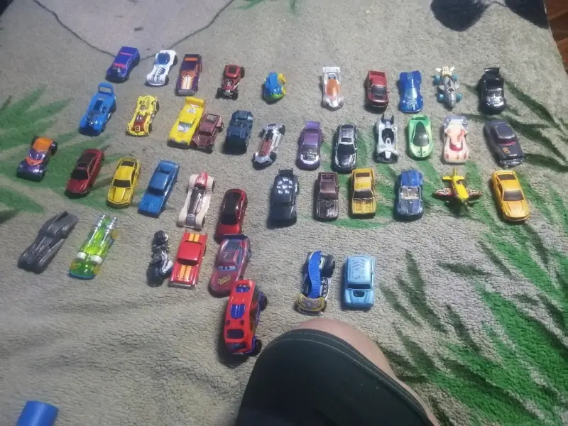 Set de autos de hotweels variados - 5