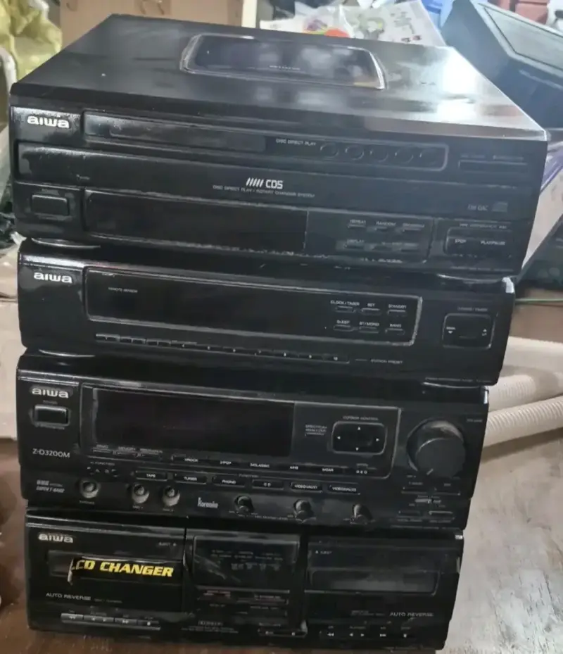 Torre de sonido Aiwa con CD y cassette