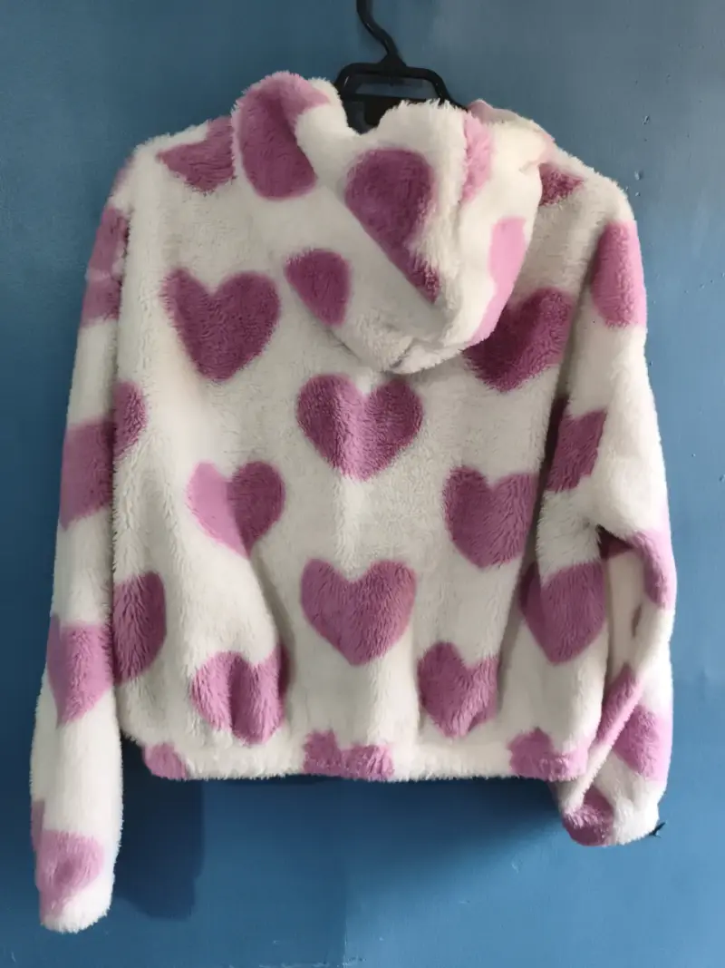 Chaqueta peluda con corazones - 2