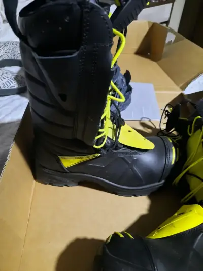 Botas de Bomberos negras y amarillas - miniatura 1