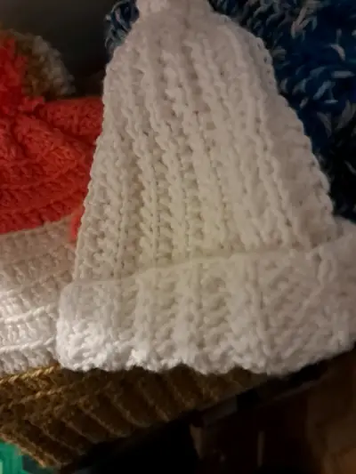 De lana tejidas a mano.3 gorros y 1 cuello - miniatura 3