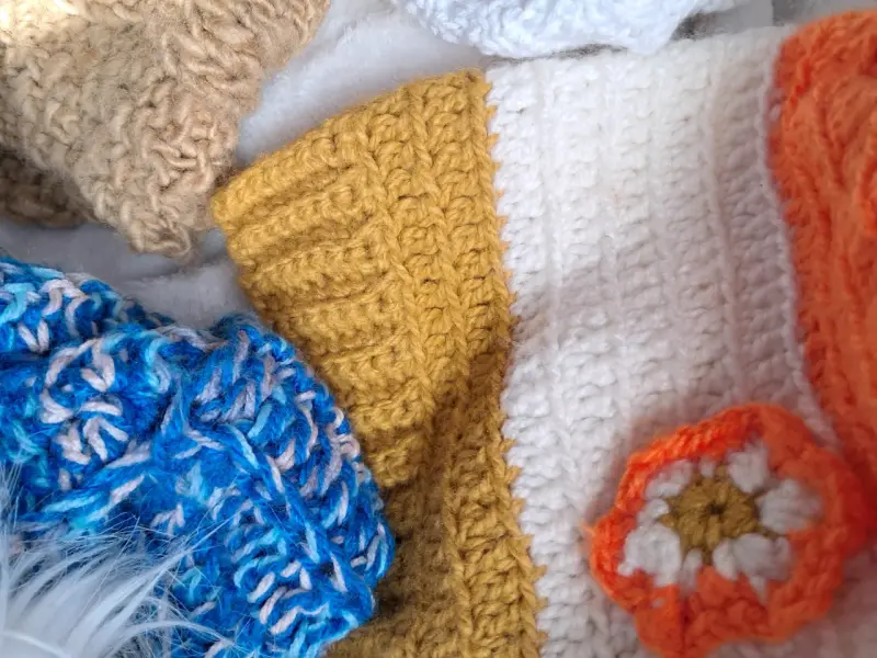 De lana tejidas a mano.3 gorros y 1 cuello - 6