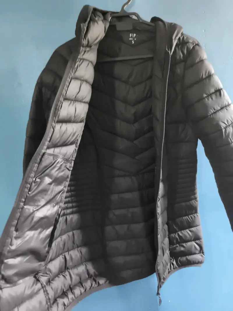 Parca negra con capucha Talla S - 2