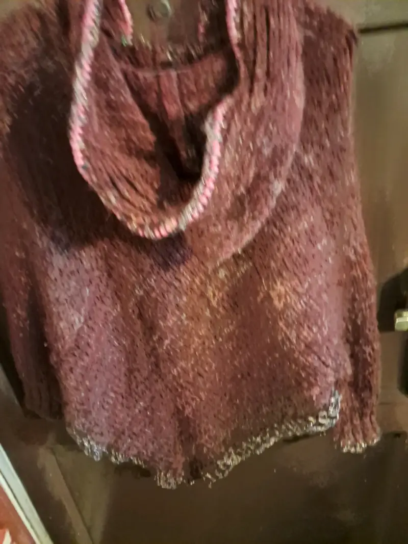 Poncho tejido color burdeos - 1