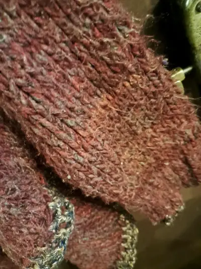 Poncho tejido color burdeos - miniatura 4