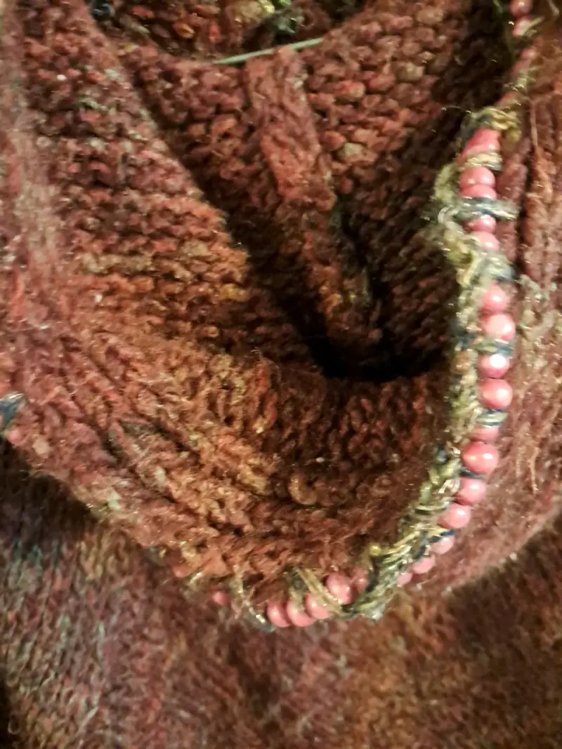 Poncho tejido color burdeos - 5