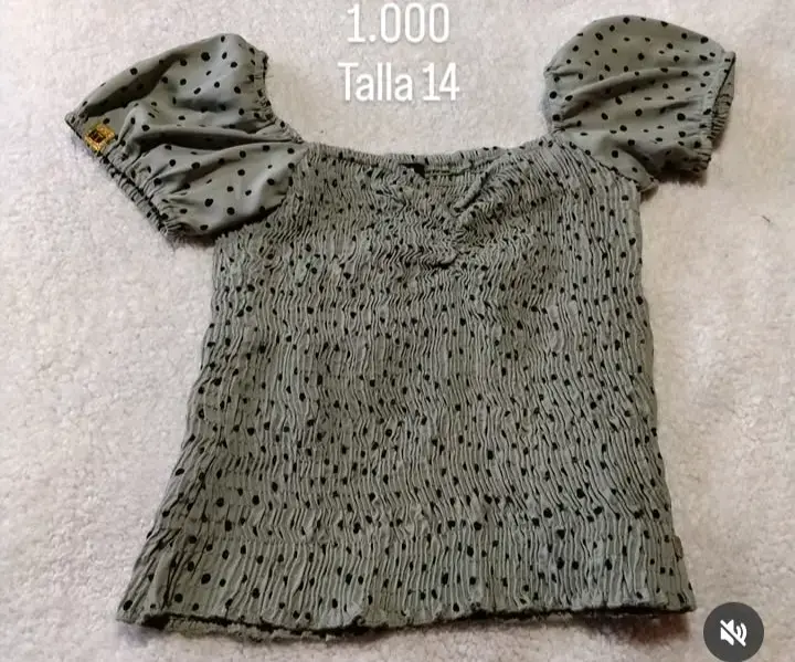 Polera verde con puntos talla 14