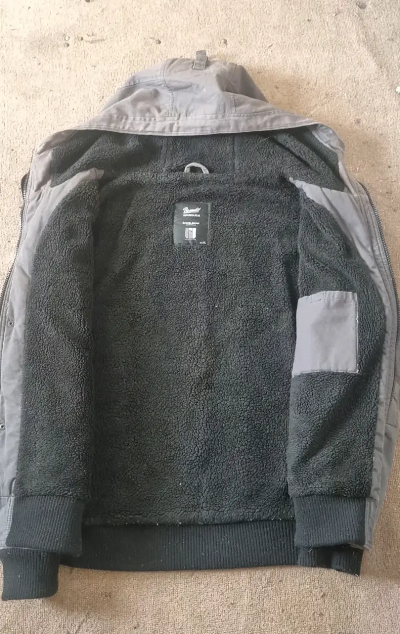 Chaqueta gris con capucha - 2