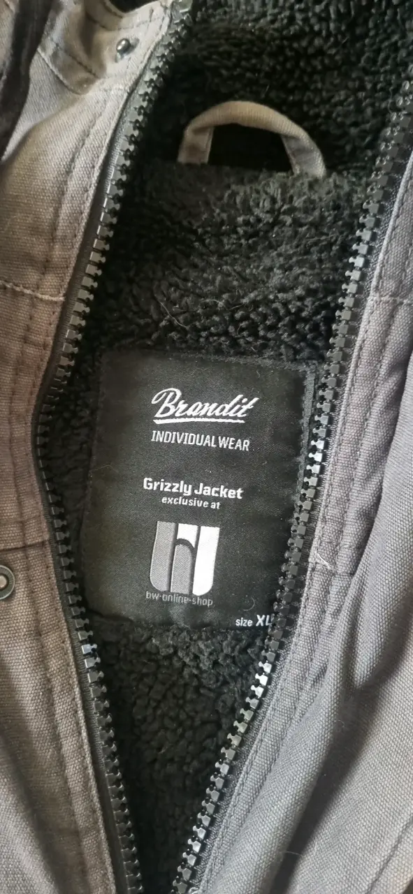 Chaqueta gris con capucha - 4