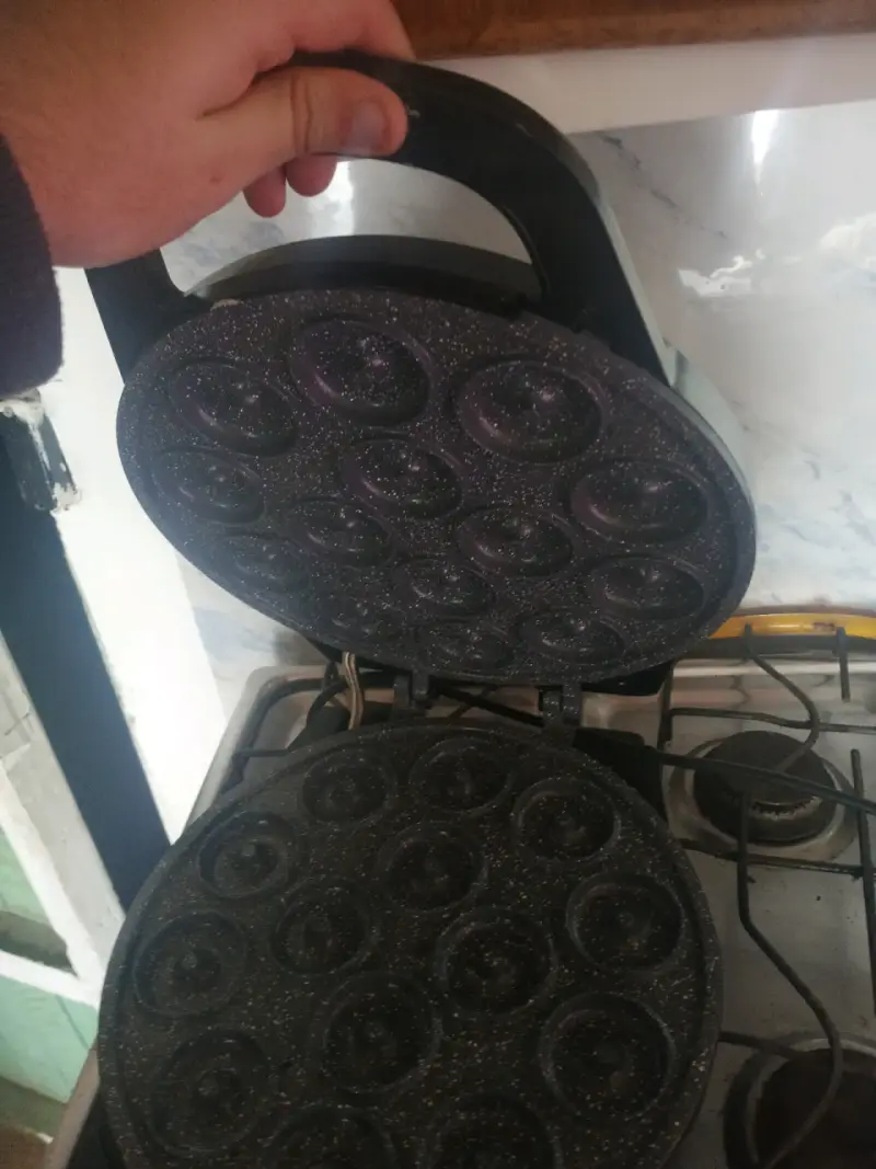 Wafflera eléctrica Blanik negra - 2