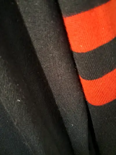 Cardigan negro y rojo h0mbre xxl - miniatura 2