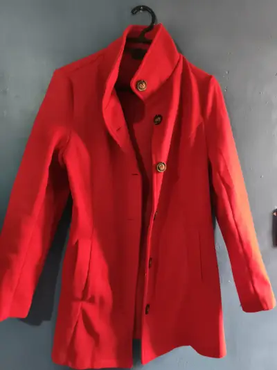 Abrigo rojo elegante - miniatura 1
