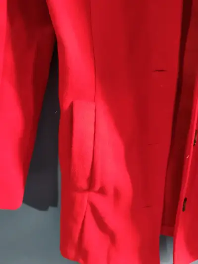 Abrigo rojo elegante - miniatura 2