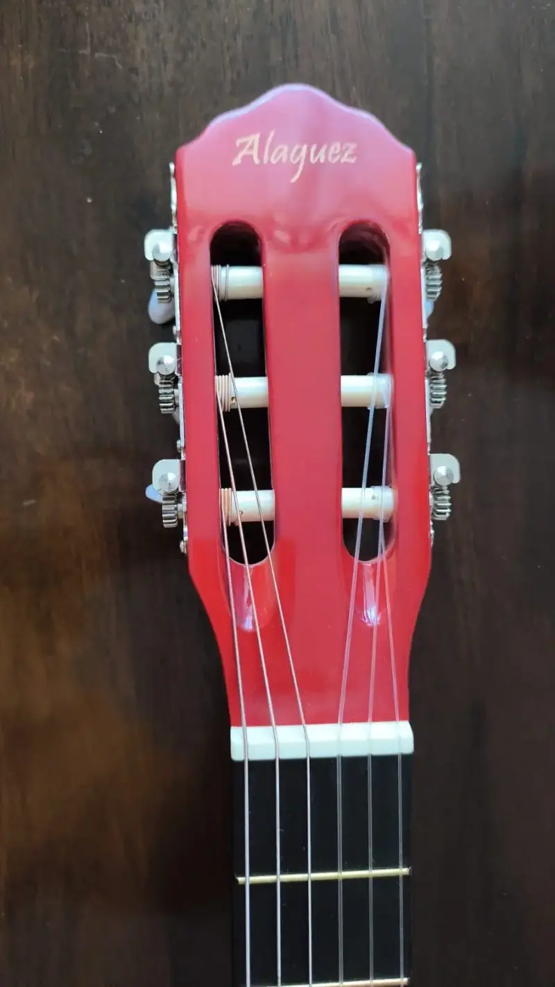 Guitarra clásica roja Alaguez - 1