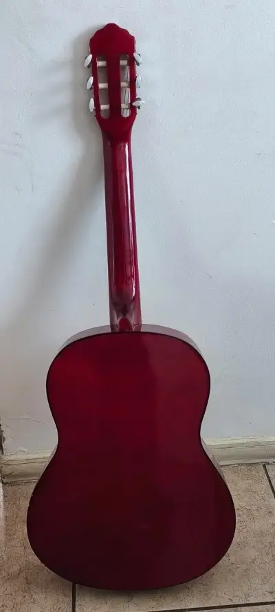 Guitarra clásica roja Alaguez - miniatura 4