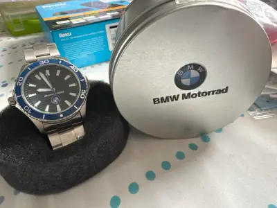 Reloj BMW azul y plateado - miniatura 2