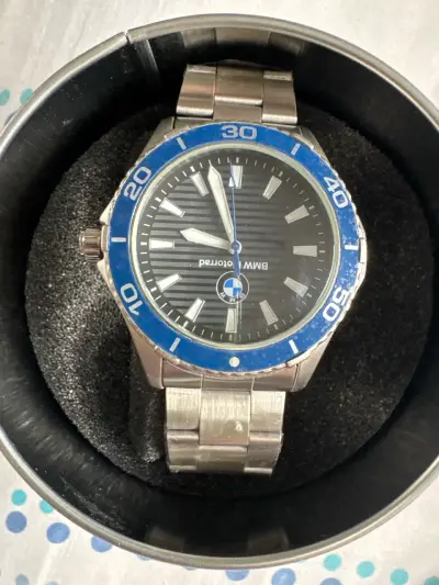 Reloj BMW azul y plateado - miniatura 3