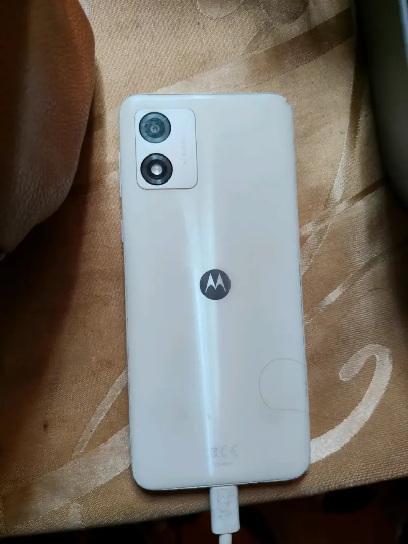 Teléfono móvil con pantalla dañada - 2