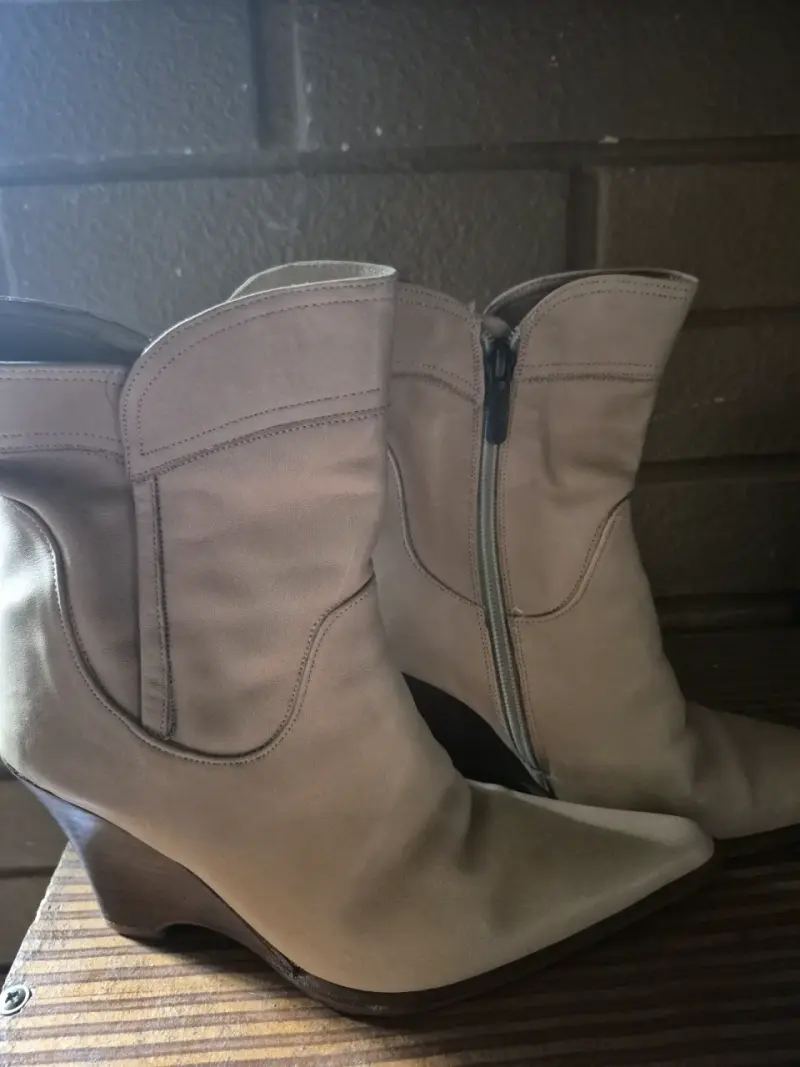 Botines beige con taco N 35