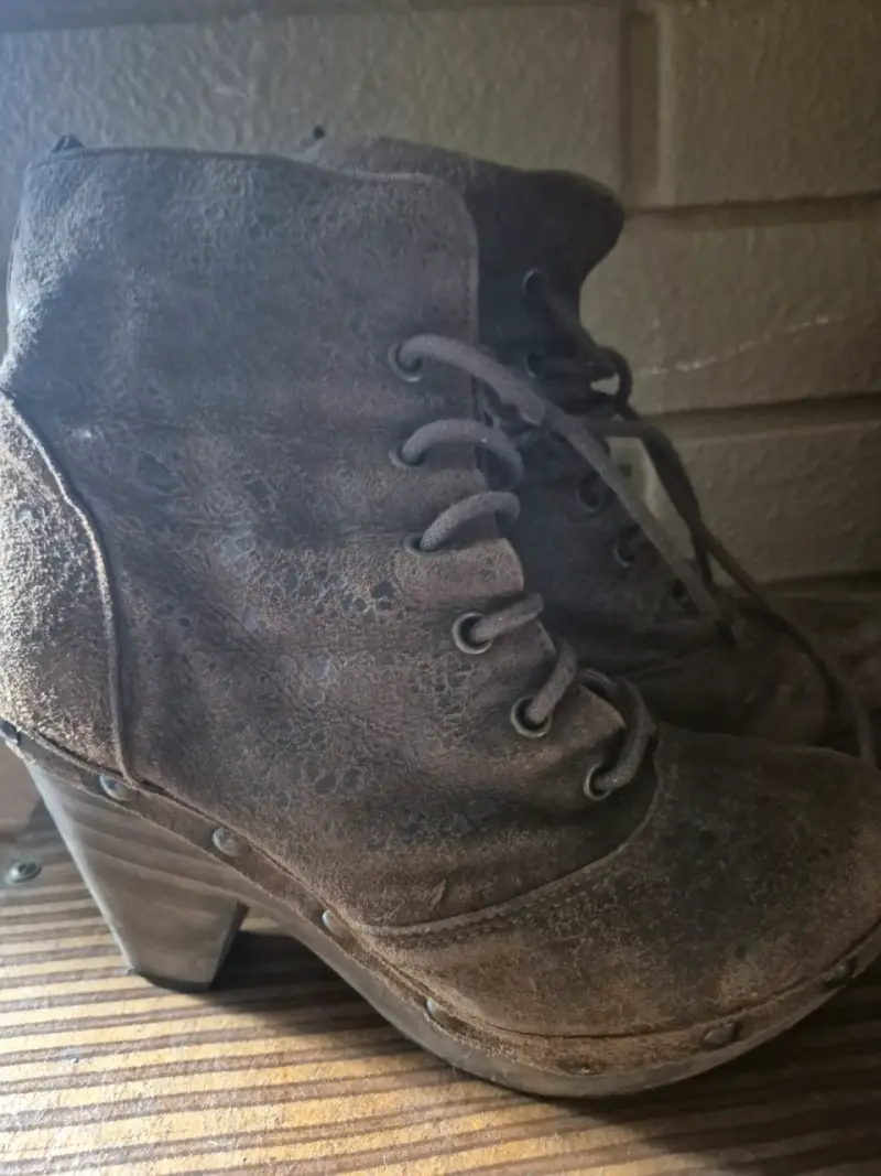 Botines de cuero marrón con taco marca Romano