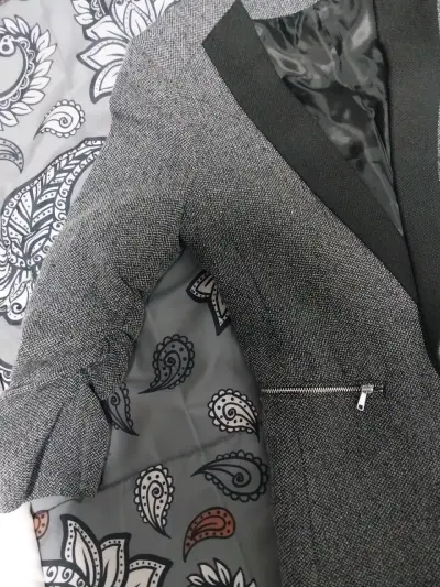 Blazer gris con detalle negro - miniatura 1