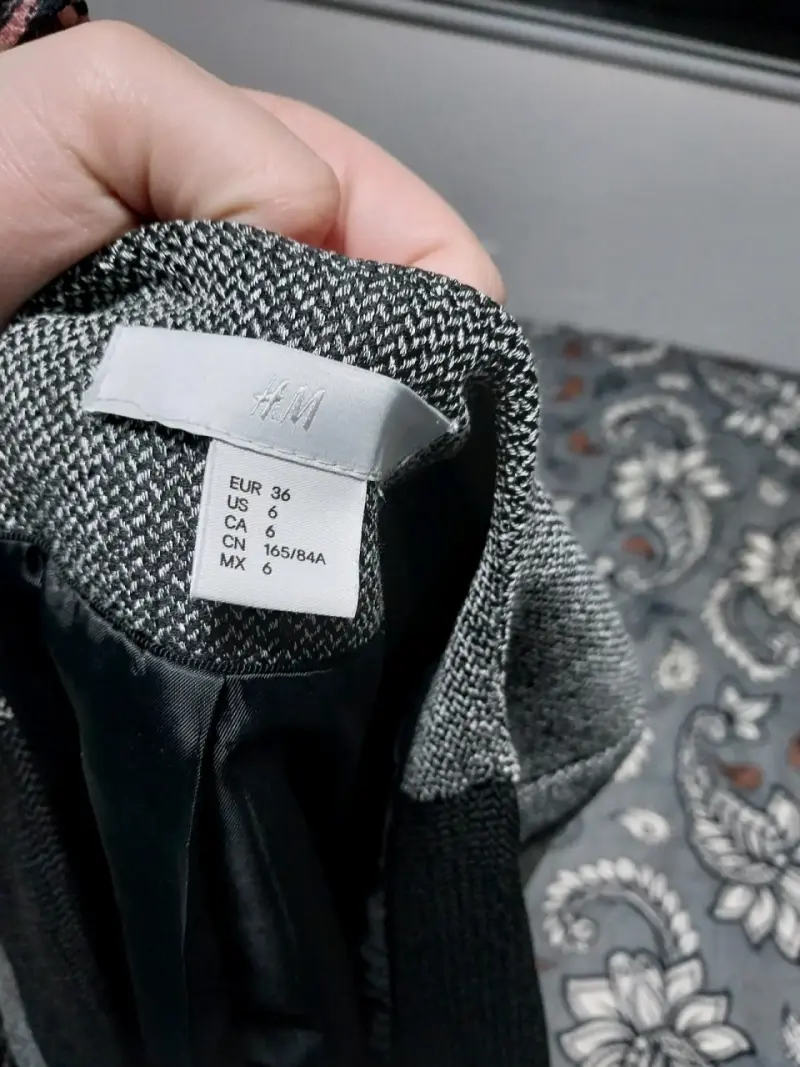 Blazer gris con detalle negro - 6