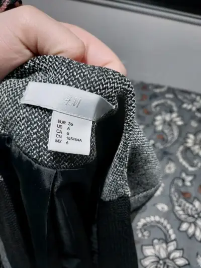 Blazer gris con detalle negro - miniatura 6