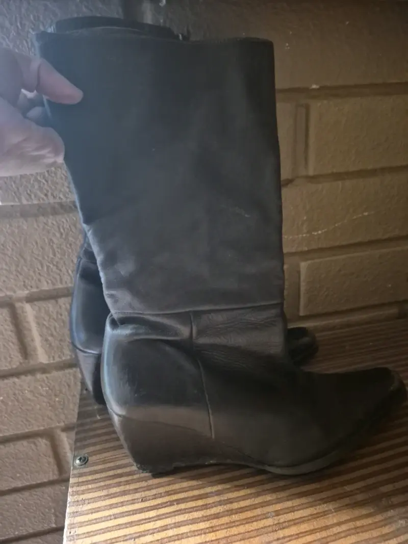 Botas de cuero café osuro