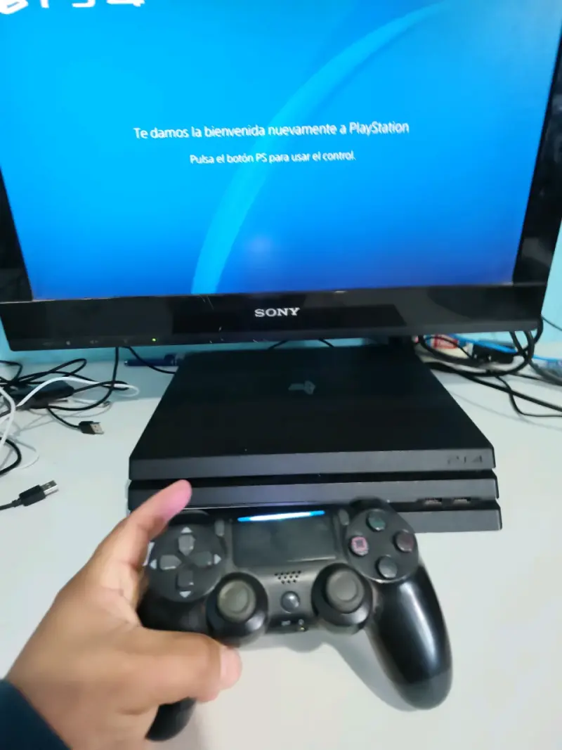 Consola PlayStation 4 pro 1 tb con control - 1