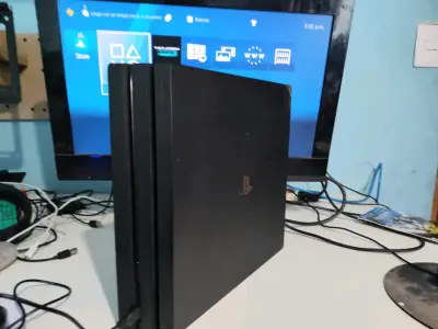 Consola PlayStation 4 pro 1 tb  con control - miniatura 3