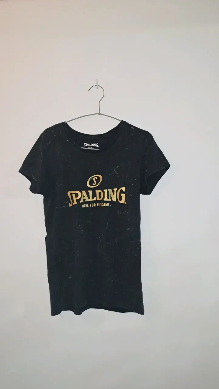 Polera negra Spalding