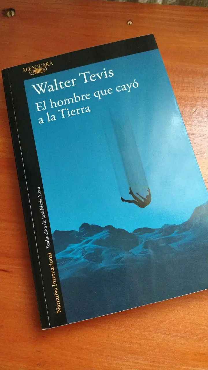 Libro 'El hombre que cayó a la Tierra' - 1