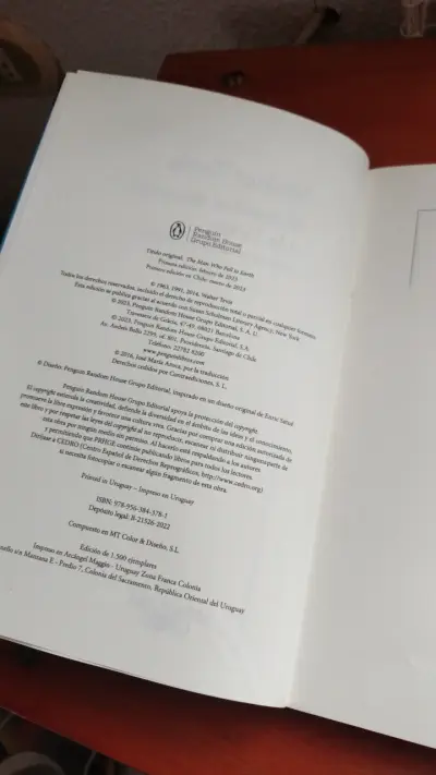 Libro 'El hombre que cayó a la Tierra' - miniatura 3