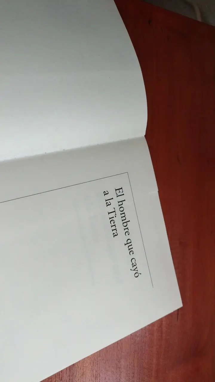 Libro 'El hombre que cayó a la Tierra' - 4